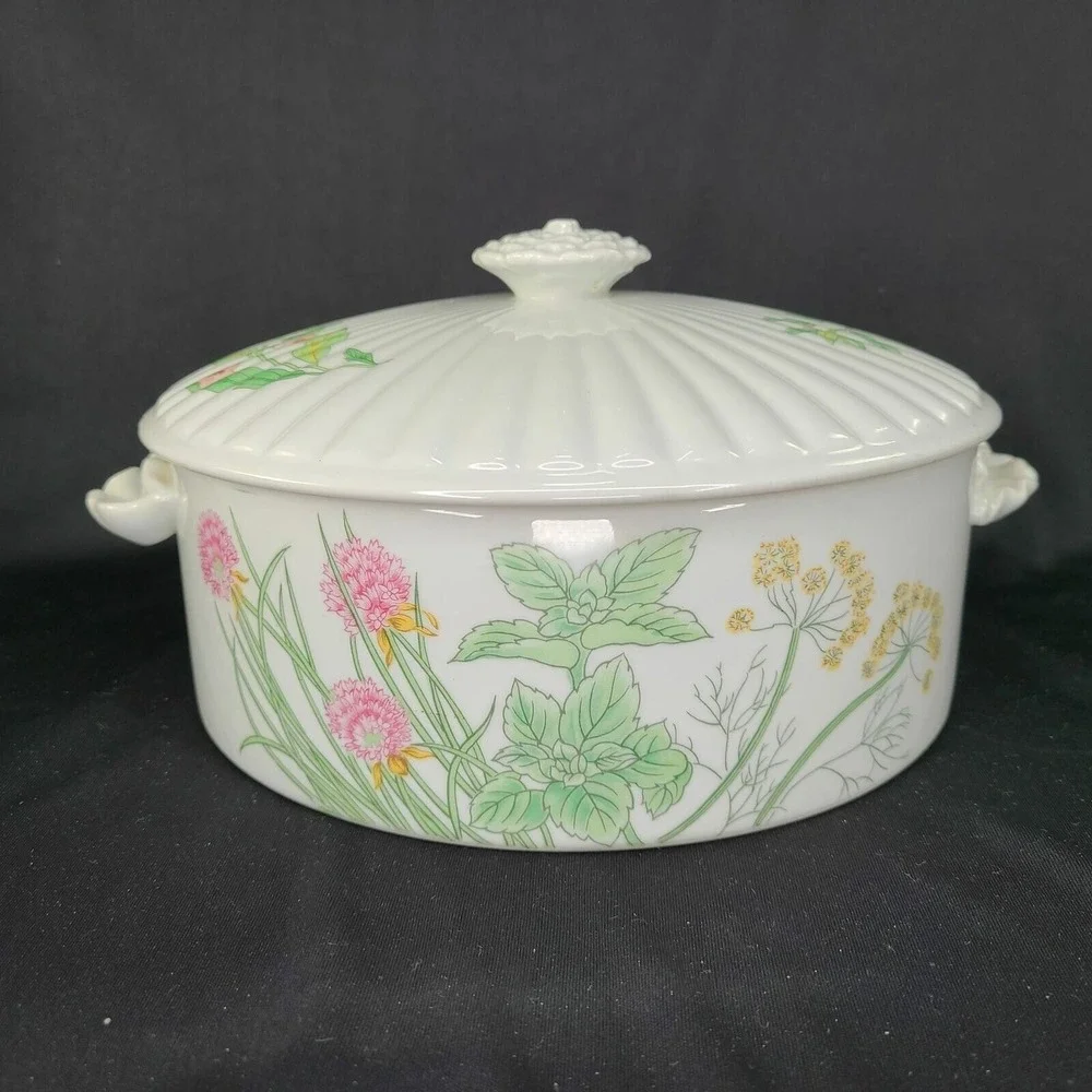 Shafford Covered Casserole Serving Dish Herbs and Spices Ribbed Porcelain‎ Round